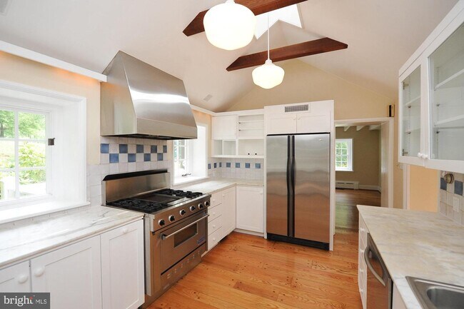 Building Photo - 1420 Creek Road Trail