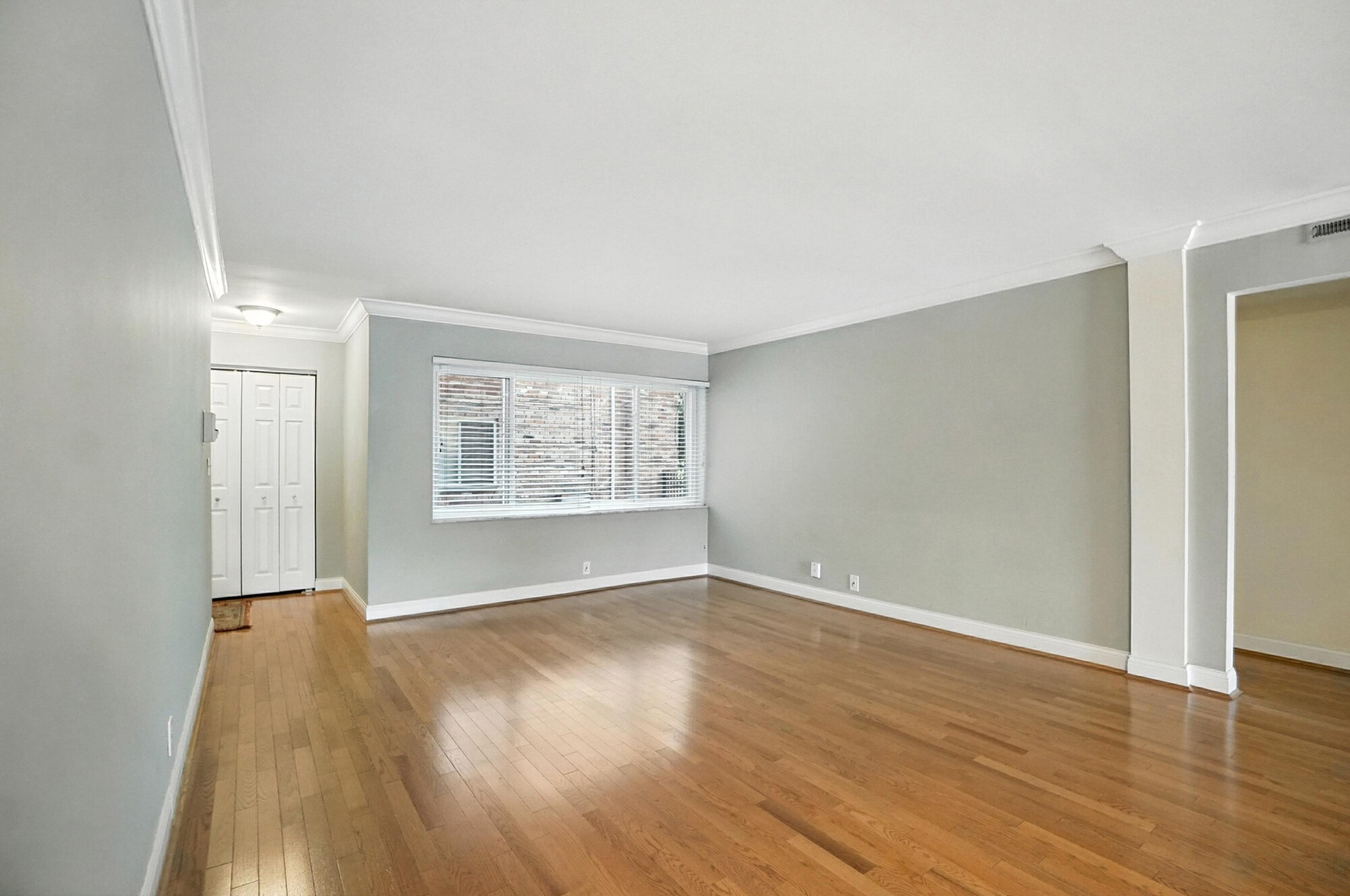 Building Photo - 2270 Madison Rd