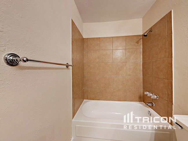 Building Photo - 12318 Flaxen Dr