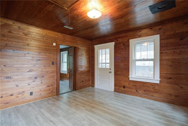 Building Photo - 7985 Midway Rd