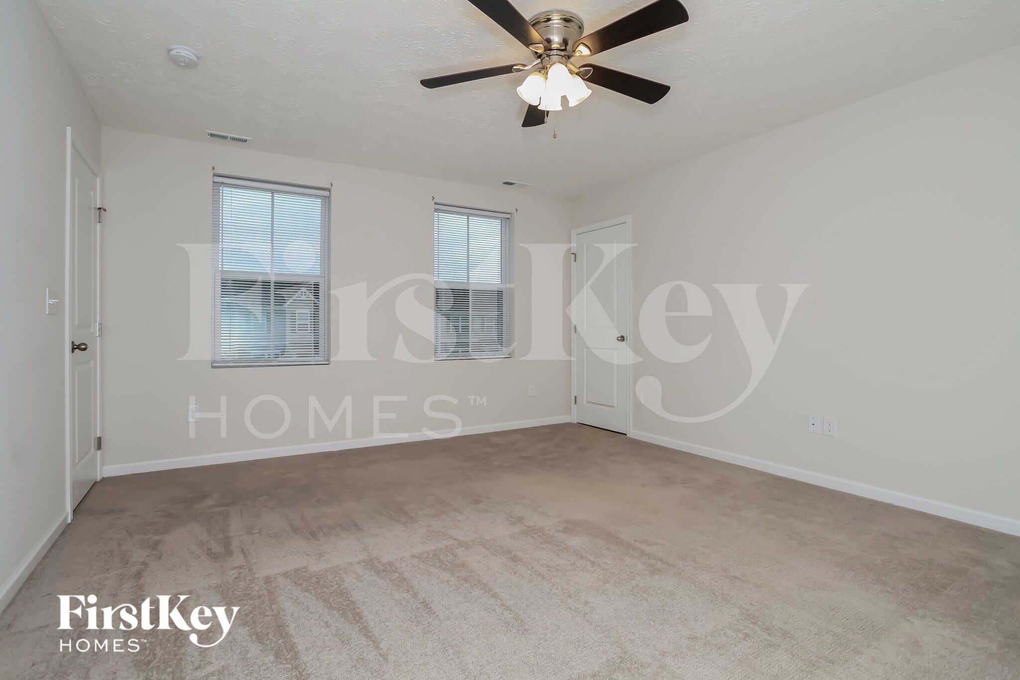 Building Photo - 1952 Lake Crest Dr