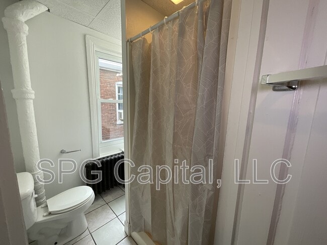 Building Photo - 142 W Jackson St