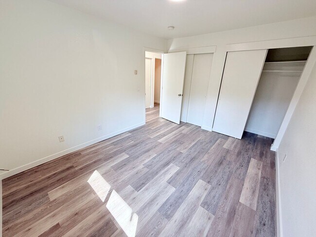Building Photo - 2 bed 1 bath apartment for rent in South Lake Tahoe