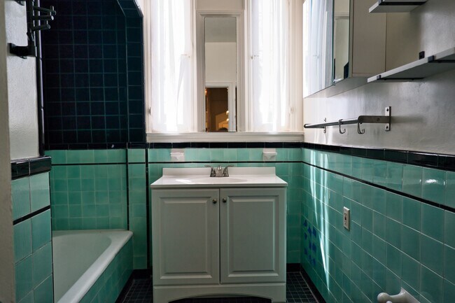 Building Photo - 415 N Ogden Dr