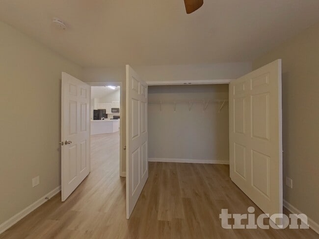 Building Photo - 1585 Kingston Dr