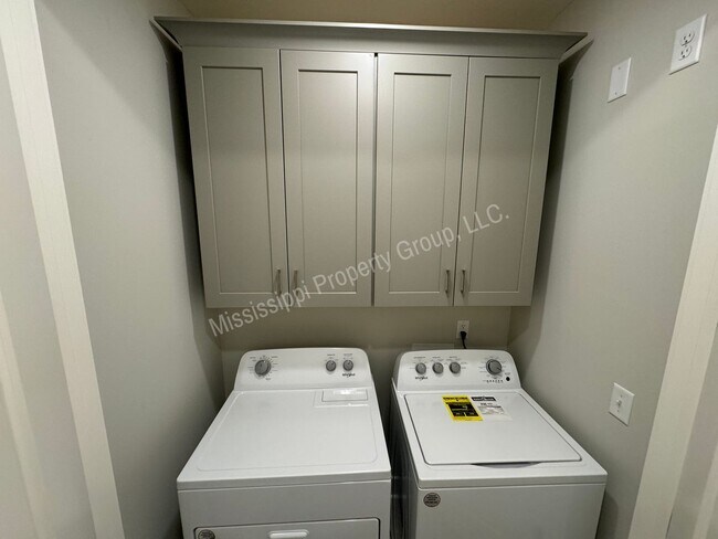 Building Photo - 3BD/3.5BA - UNIT @ THE RESERVE