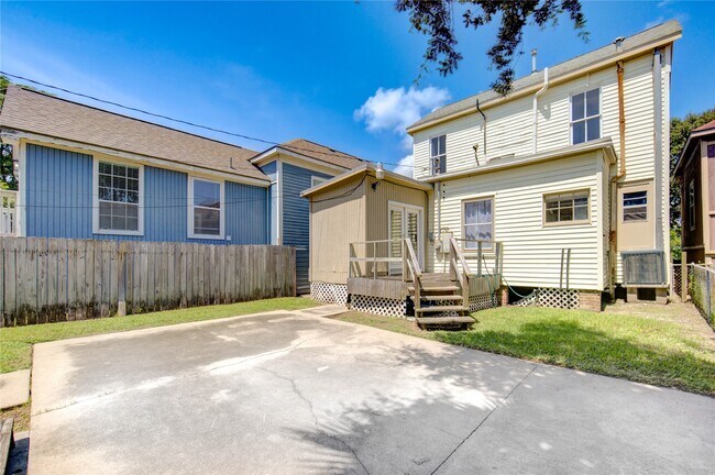 Building Photo - 1619 Ursuline St