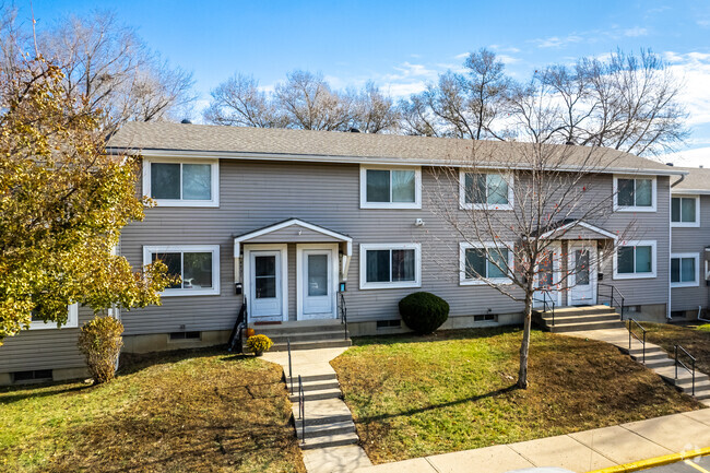 Building Photo - Riverside Townhouses