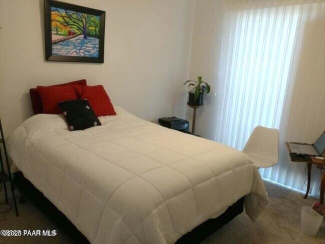 Building Photo - 413 Tangerine Ave