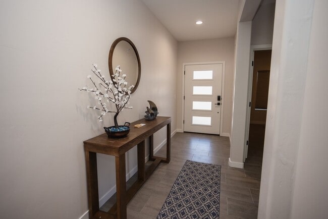 Building Photo - VR - 881 Pueblo Dr