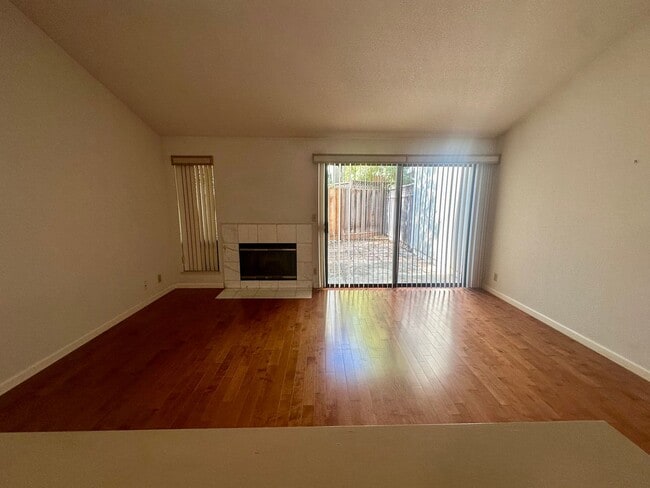 Building Photo - 2 bedroom, 2.5 bathroom townhouse with pri...
