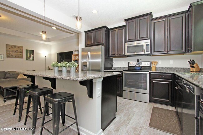 Building Photo - 255 Richmond Dr