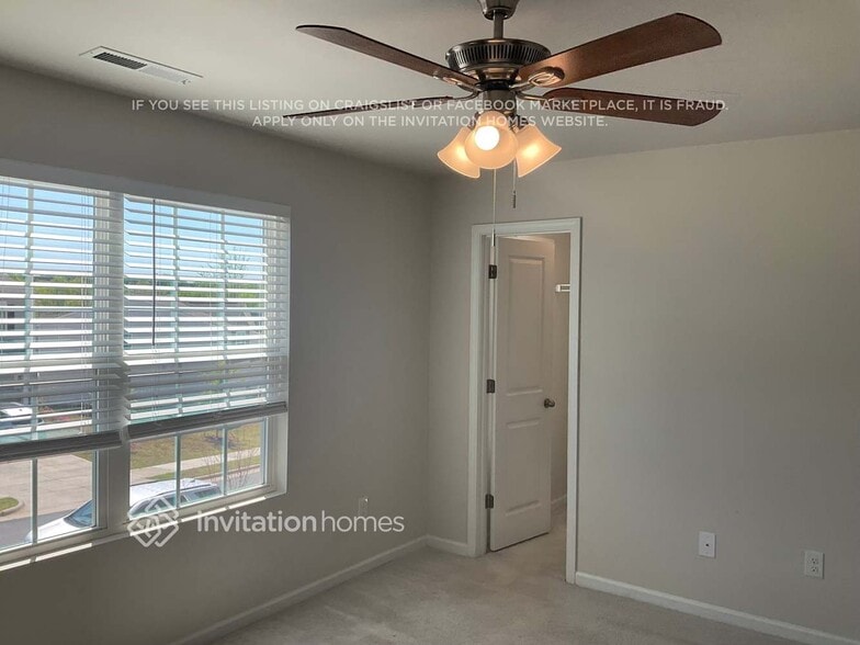 Building Photo - 121 Hazelnut Wy