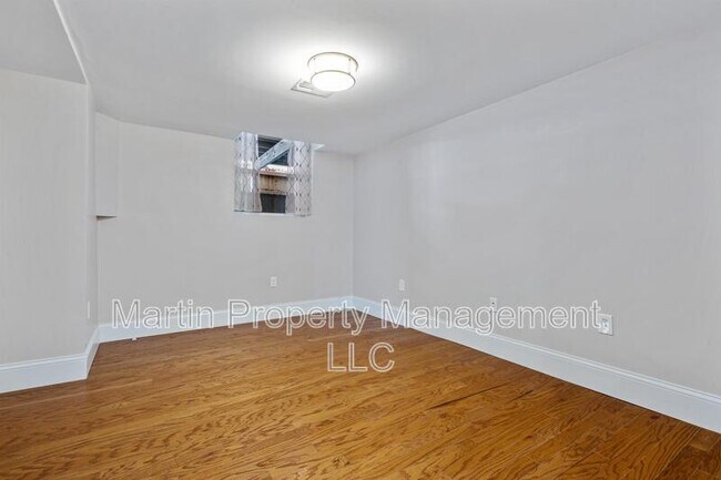 Building Photo - 15 Strathmore Rd