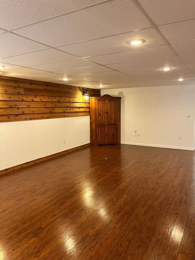 Building Photo - Bright 2 Bed / 2 Bath Basement Apartment with Garage Access – Driggs, ID