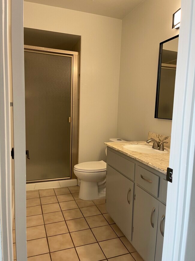 Master bathroom - 1187 E 3rd St