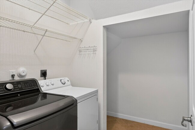 Building Photo - 10384 Wellington Parc Dr