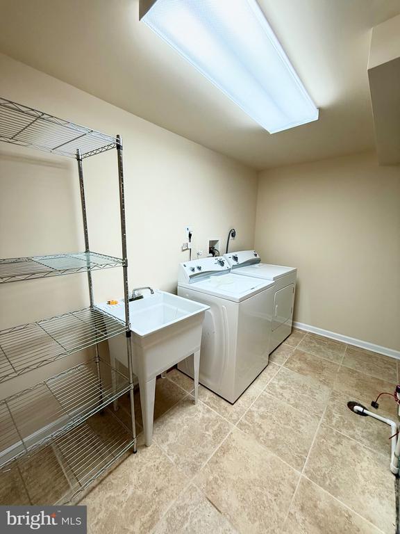 Building Photo - 5579 Glasgow Woods Ct
