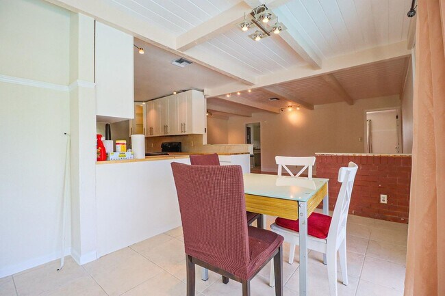 Building Photo - 1329 NW 84th Dr