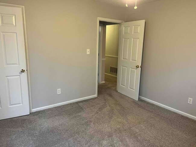 Building Photo - Caroline St. - 3BR / 2BA