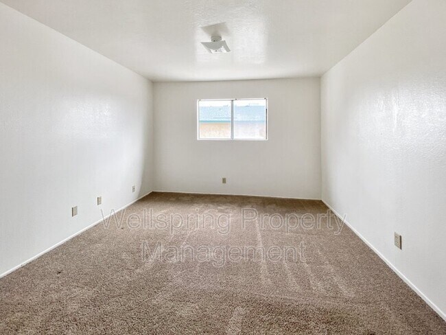 Building Photo - 213 N Alvord St