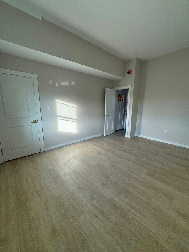 Building Photo - 2416 N Charles St