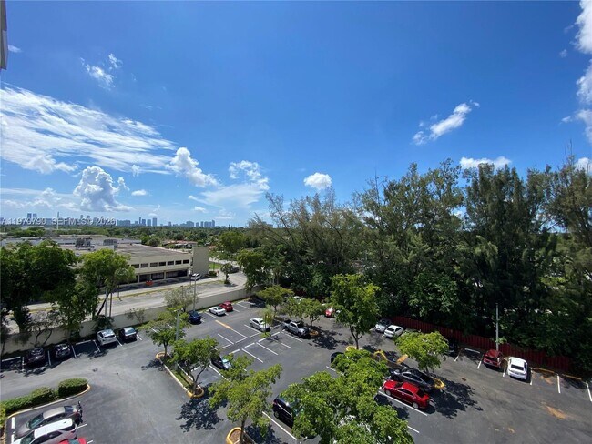 Building Photo - 1300 NE Miami Gardens Dr