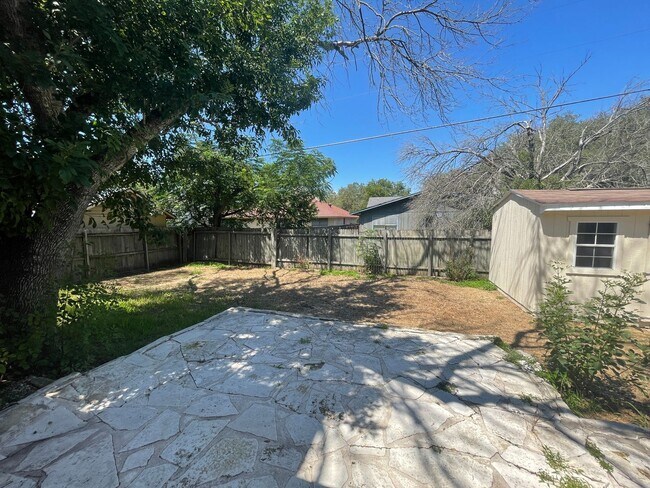 Building Photo - Lovely 4/2 home on a quiet street in the heart of Cedar Park!