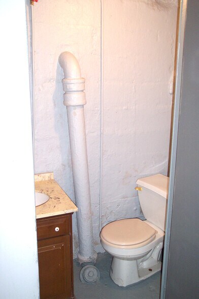 Building Photo - 49 Boundary St