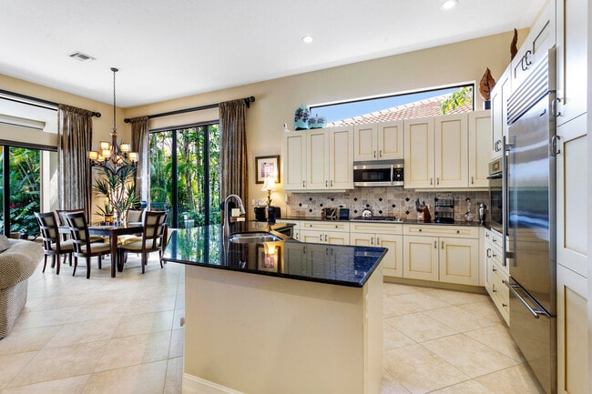 Building Photo - 6700 Fox Hollow Dr