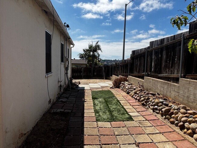 Building Photo - 3689 Moultrie Ave