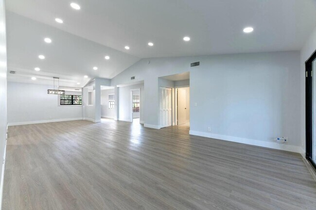 Building Photo - 22791 Trelawny Ter