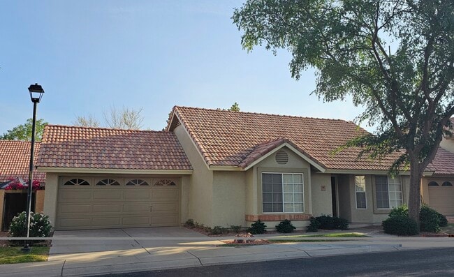 Building Photo - 3851 E Kent Dr