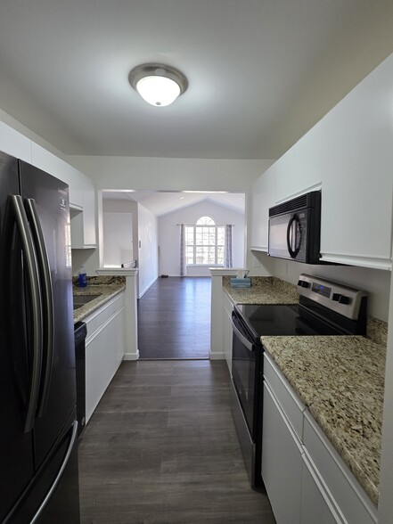 Kitchen - 44873 Marigold Dr