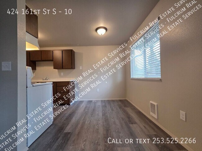 Building Photo - 424 161st St S