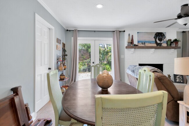 Building Photo - 111 Bayshore Ct NE