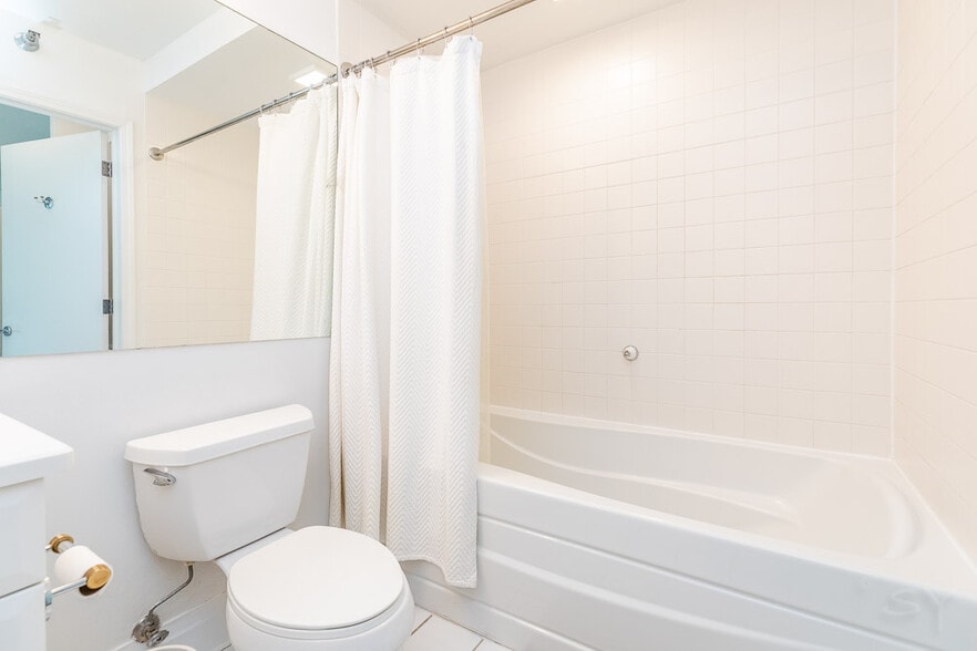 Building Photo - 33 W Ontario St