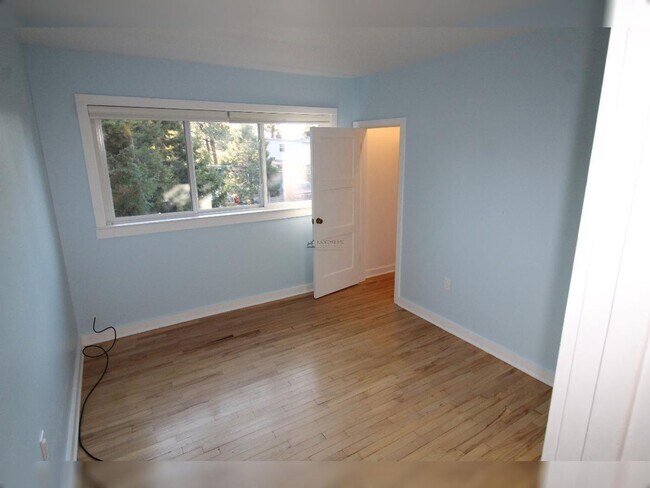 Building Photo - 2185 44th St Apt C