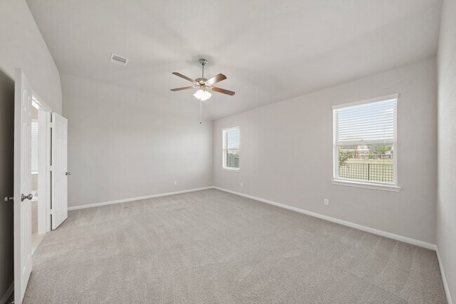 Building Photo - 6010 Kolle Dr