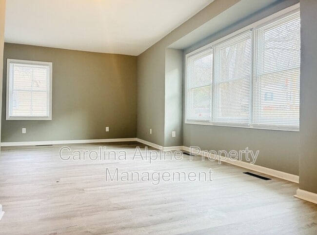 Building Photo - 1016 W Mauney Ave