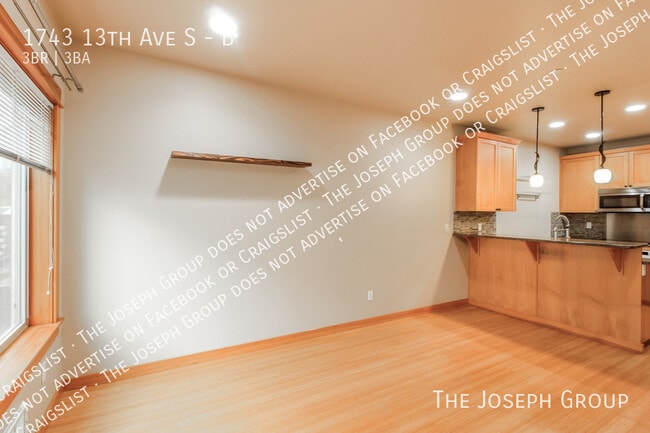Building Photo - 1743 13th Ave S