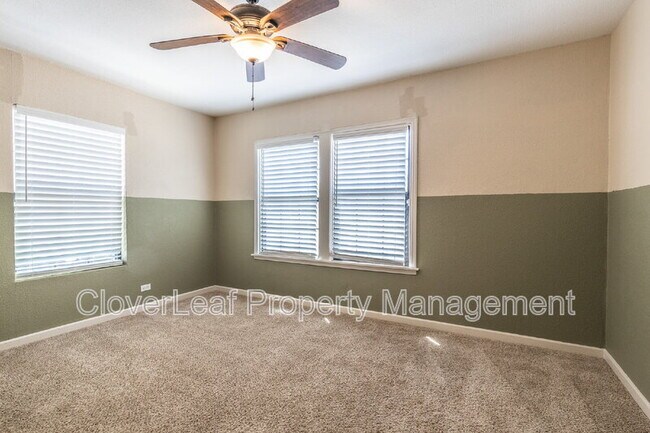 Building Photo - 2423 W Huisache Ave