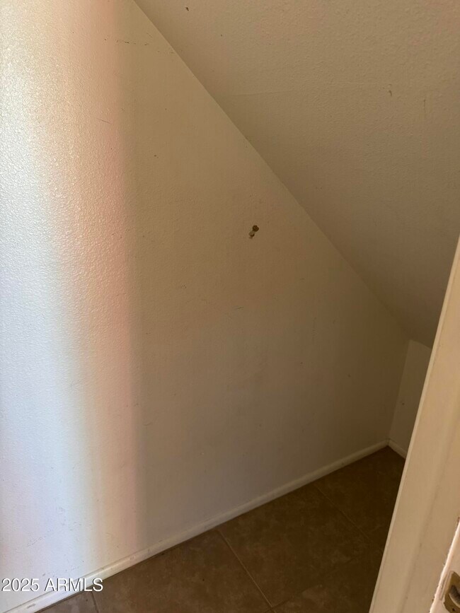 Building Photo - 286 W Palomino Dr