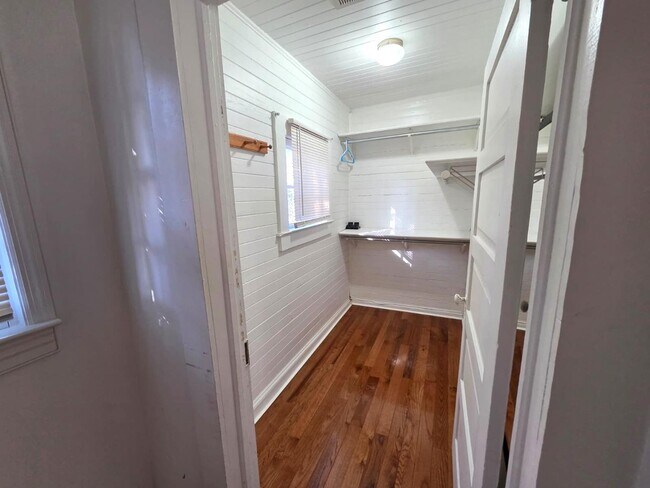 Building Photo - 310 7th St