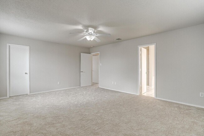 Building Photo - Ready for New Tenants- Large 3 bed, 2.5 bath in West Fort Worth- 76108