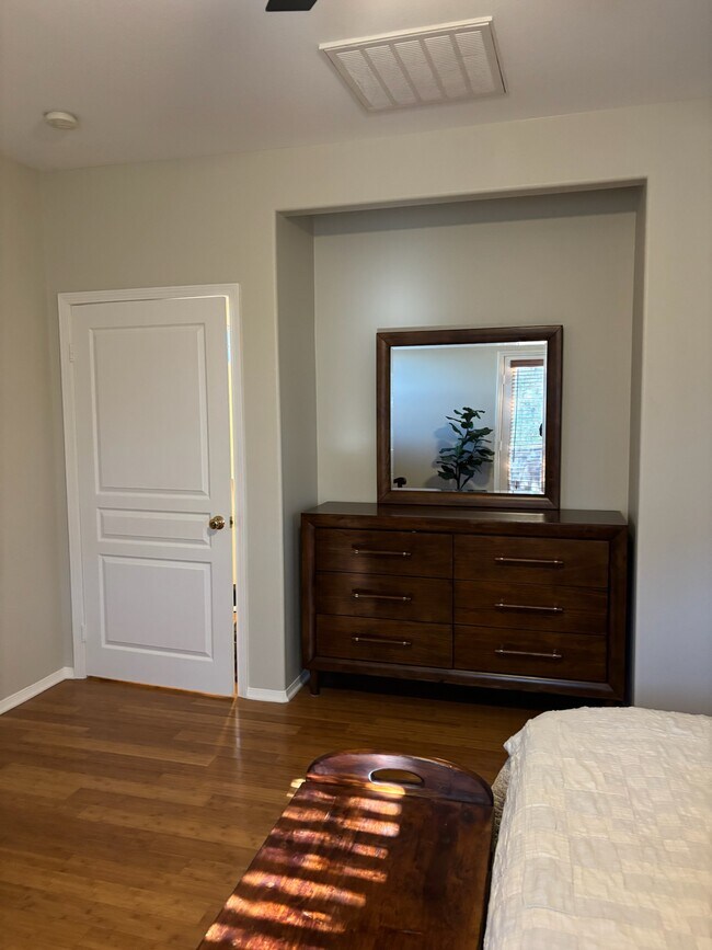 Building Photo - 92 Sarabande