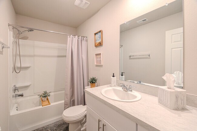Building Photo - 26106 Halwell Mnr Ln
