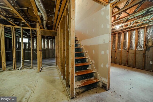 Building Photo - 5702 Cambridge Dr