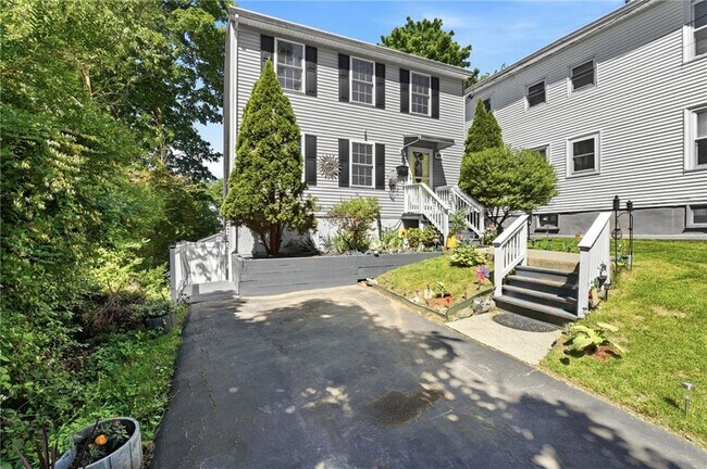 Building Photo - 90 Rowley St