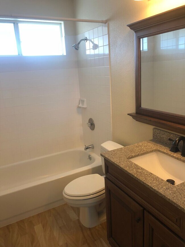 Building Photo - 3BD/2BA UPPER UNIT UNIT AT ALII LANI WITH AC!